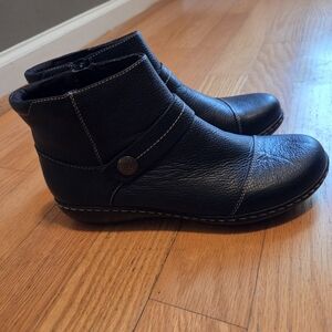 Clarks Women's Ashland Black Leather Pine Boots US Size 9.